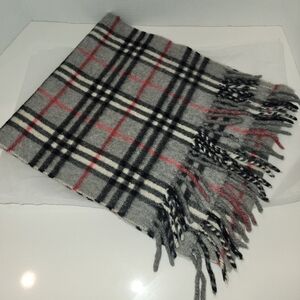 EUC Burberrys Nova check Scarf - Grey